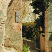La porte des moulins du haut village ©Jack Burlot
