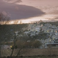 Tombée de la nuit à Simiane ©Christi la Liberté